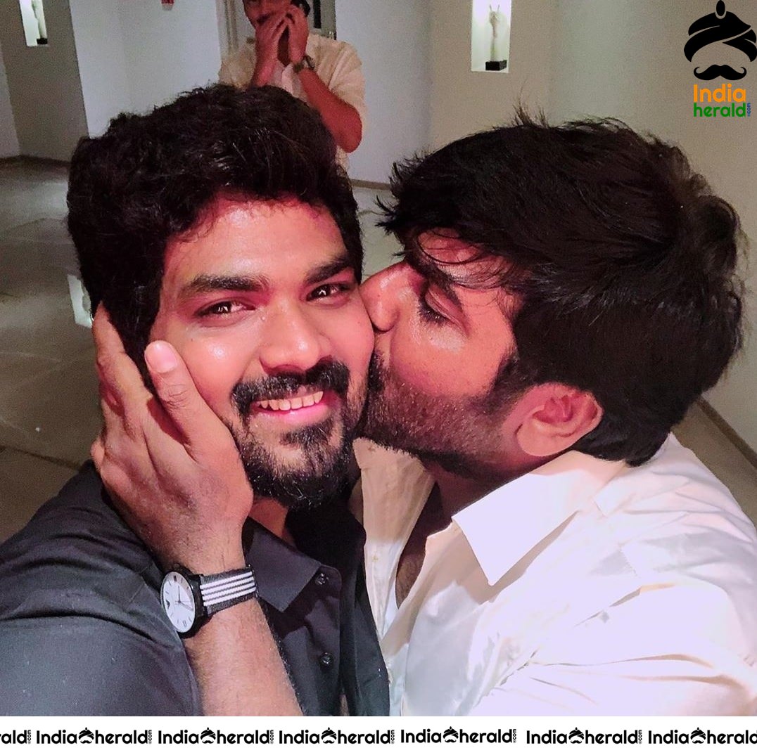 Vignesh Shivn Celebrates 4th Anniversary of Naanum Rowdy Thaan with VJS and Nayanthara