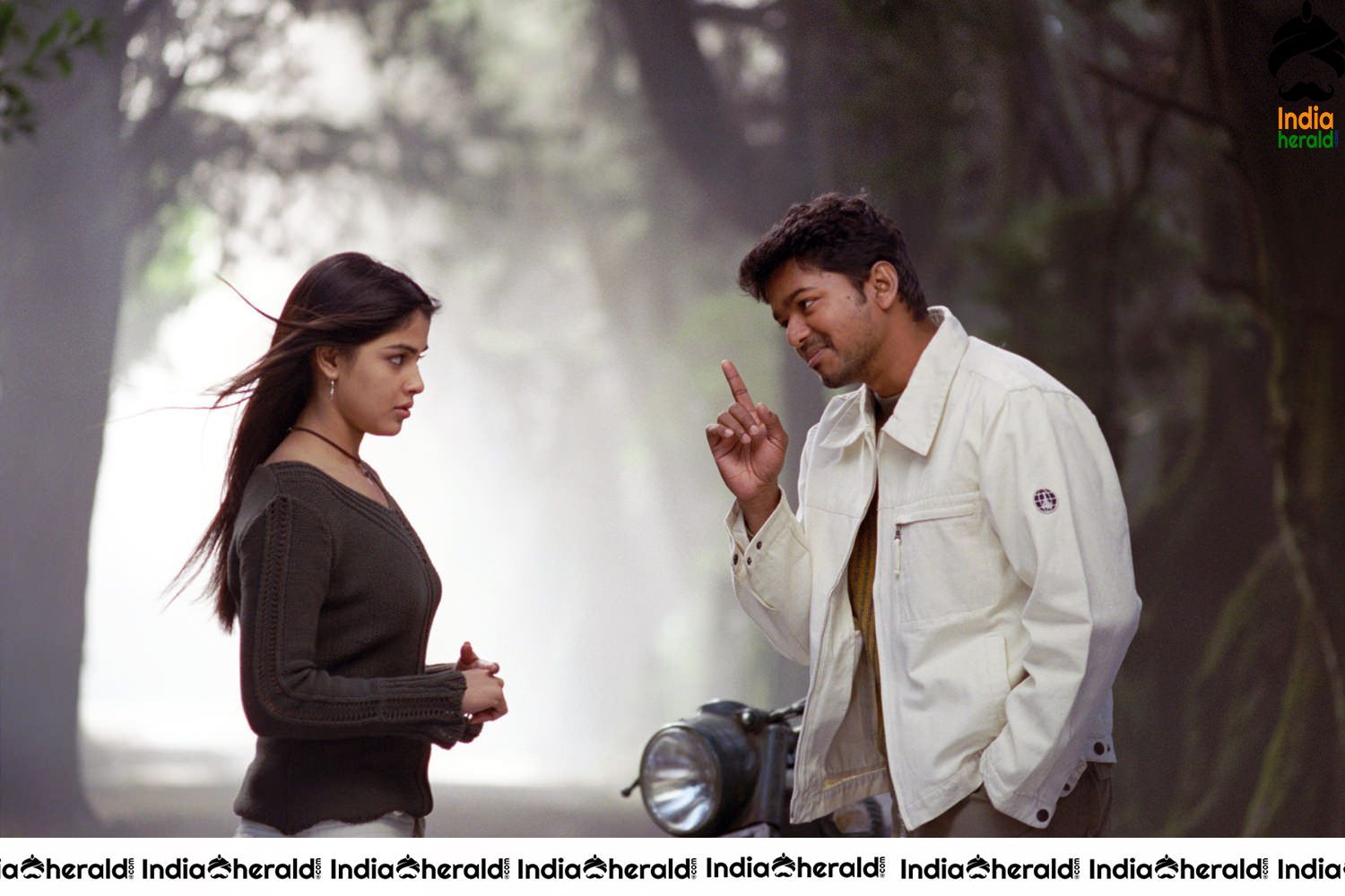 Vijay and Genelia in Sachein Movie Unseen HD Stills Set 5