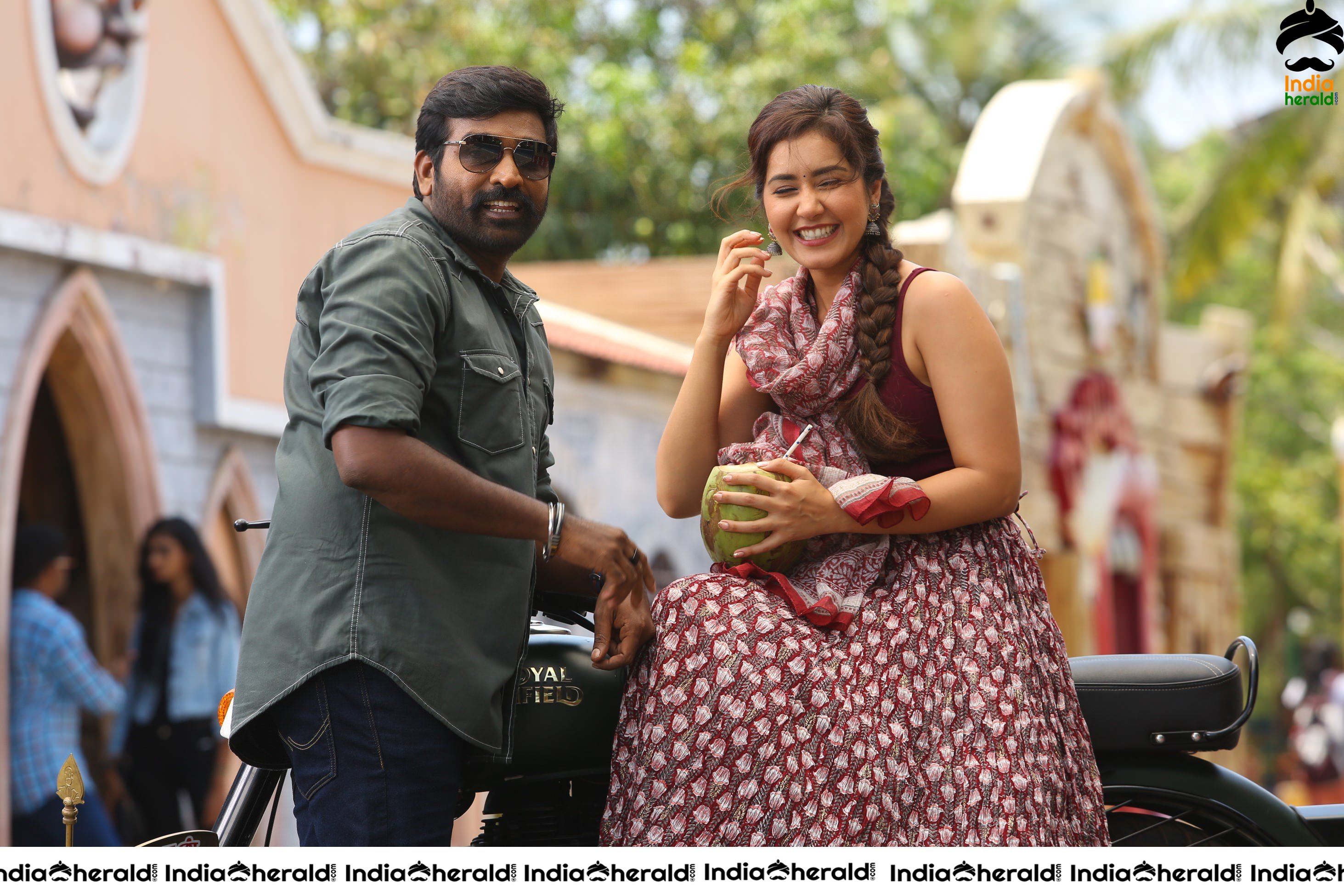 Vijay Sethupathi and Raashi Khanna HD Stills from Sangatamizhan movie