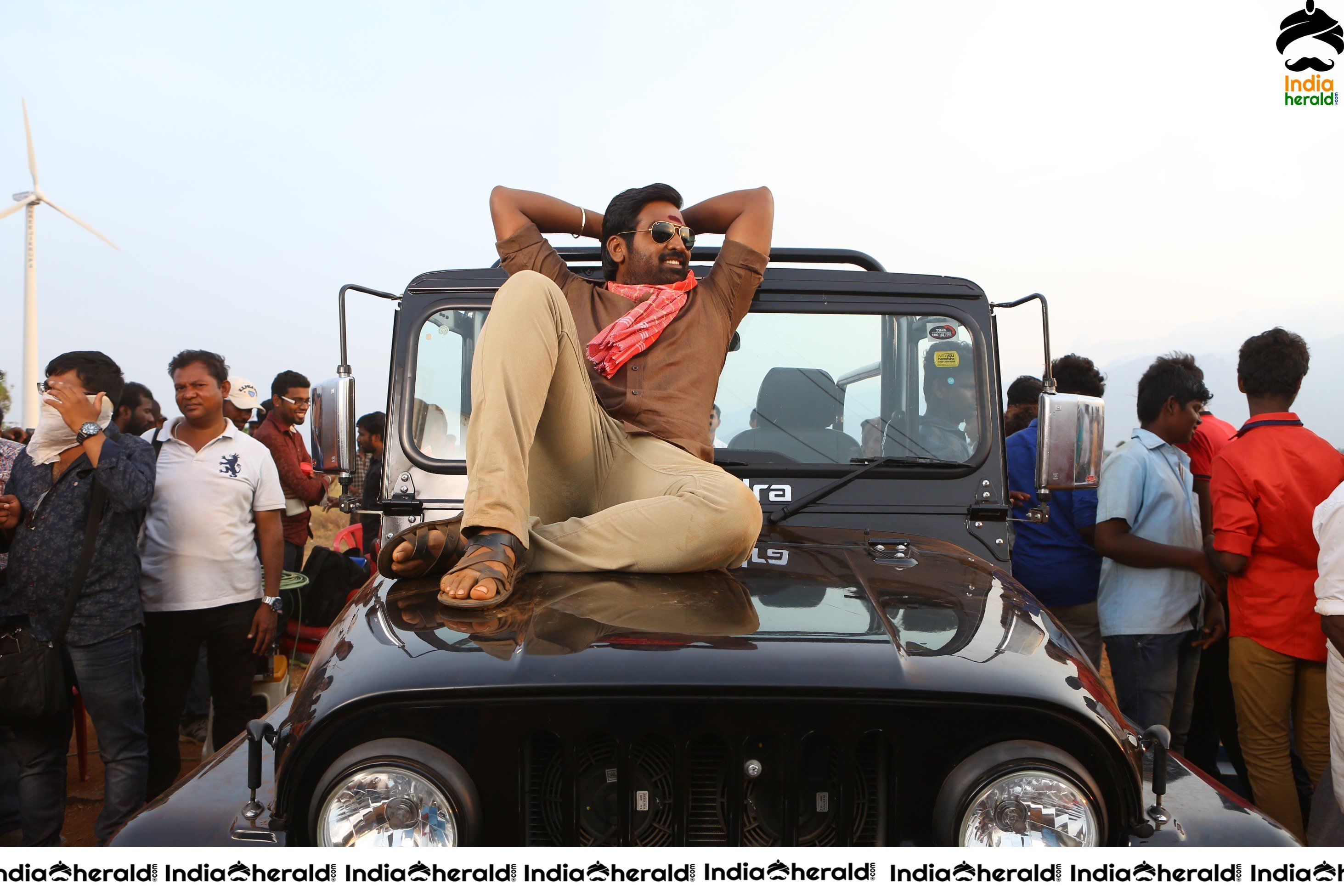 Vijay Sethupathi and Raashi Khanna HD Stills from Sangatamizhan movie