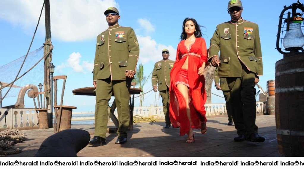 Vishal and Shriya Unseen stills from Thoranai movie Set 3