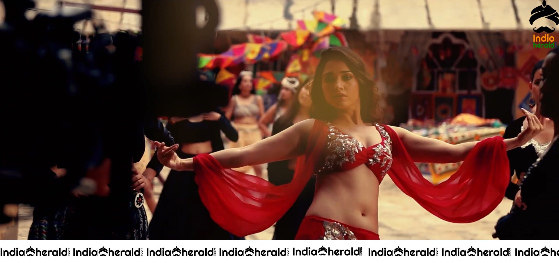 Vishal and Tamanna Hot Stills from Nee Sirichaalum Lyric Video Set 2