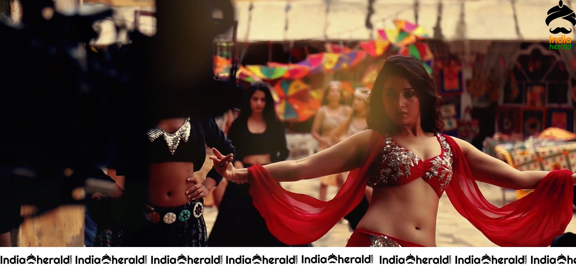 Vishal and Tamanna Hot Stills from Nee Sirichaalum Lyric Video Set 2