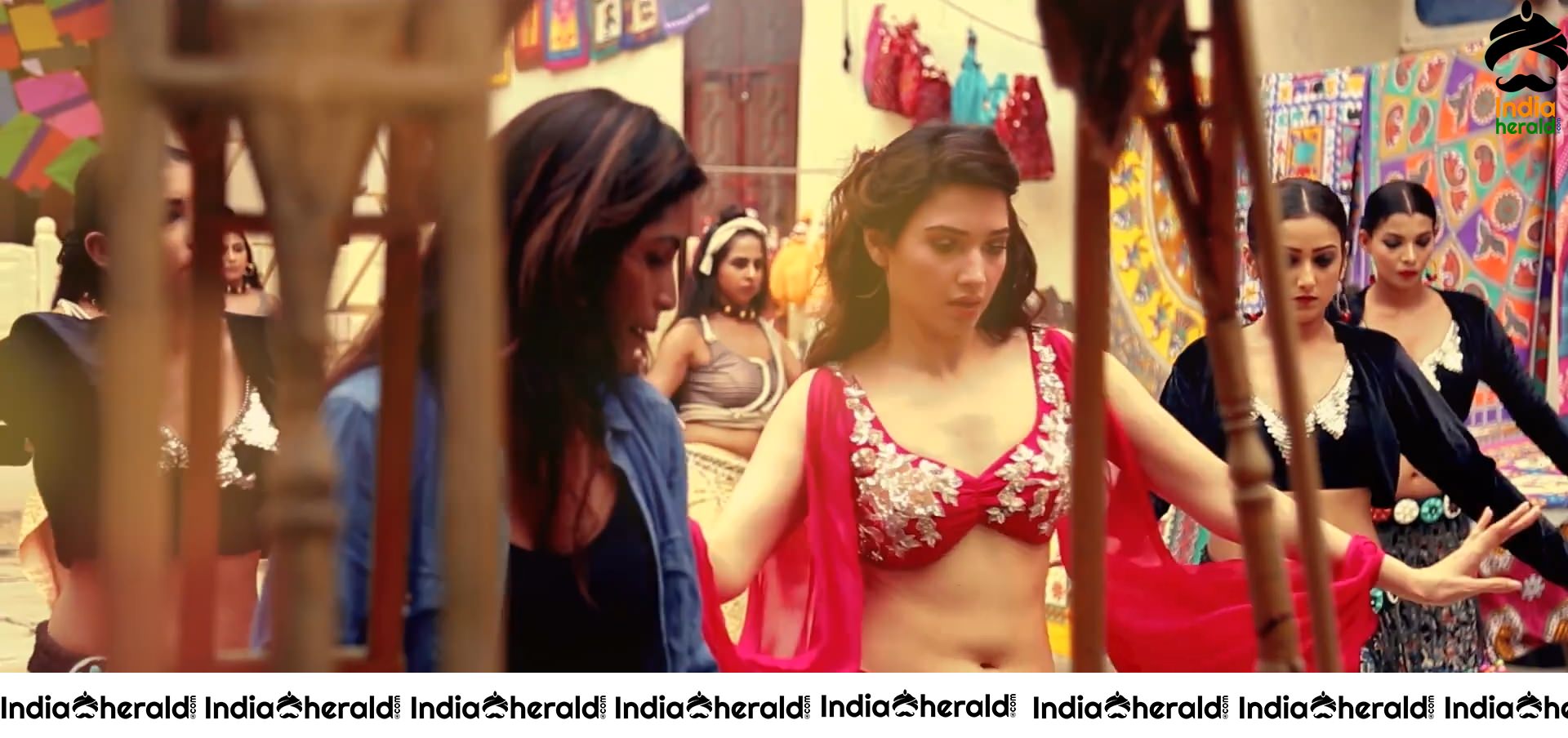 Vishal and Tamanna Hot Stills from Nee Sirichaalum Lyric Video Set 2