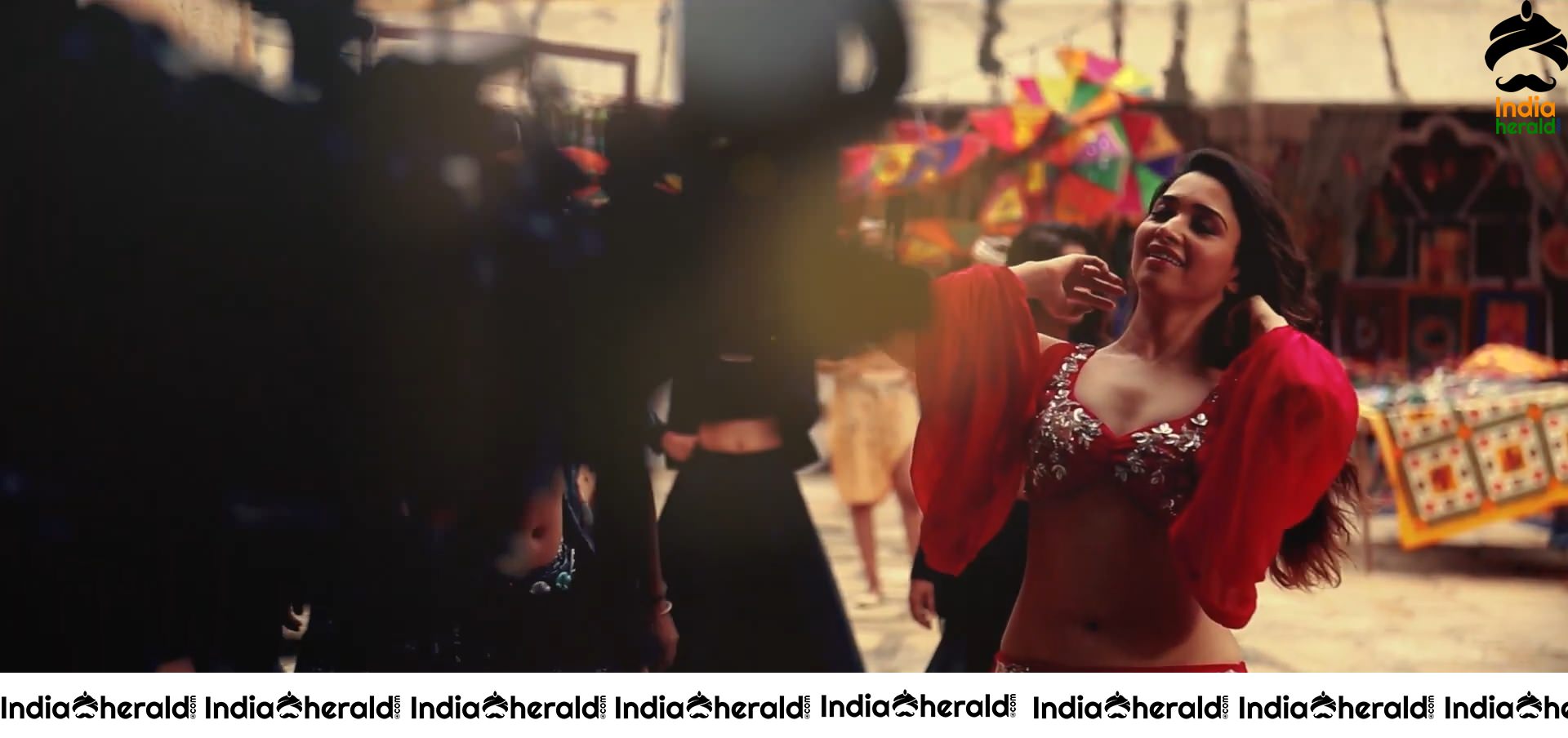 Vishal and Tamanna Hot Stills from Nee Sirichaalum Lyric Video Set 2