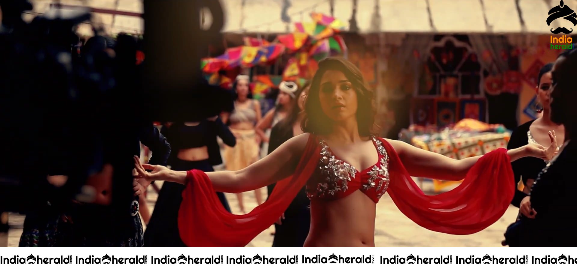 Vishal and Tamanna Hot Stills from Nee Sirichaalum Lyric Video Set 2