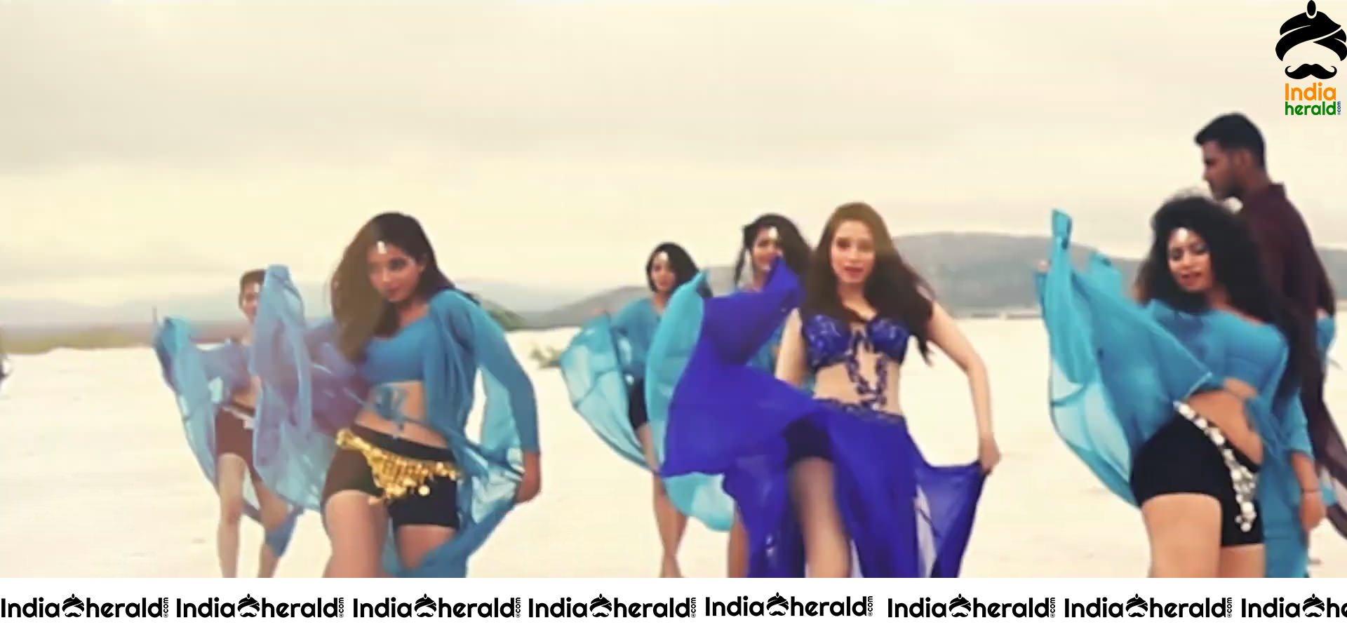 Vishal and Tamanna Hot Stills from Nee Sirichaalum Lyric Video Set 4