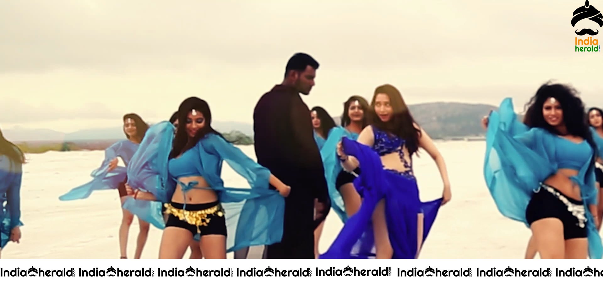 Vishal and Tamanna Hot Stills from Nee Sirichaalum Lyric Video Set 4