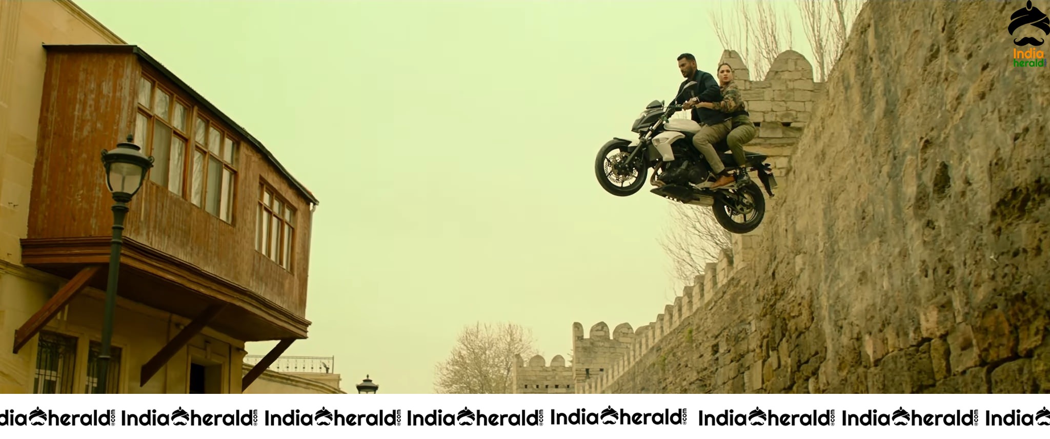 Vishal Tamanna Hot Action Trailer Stills Set 6