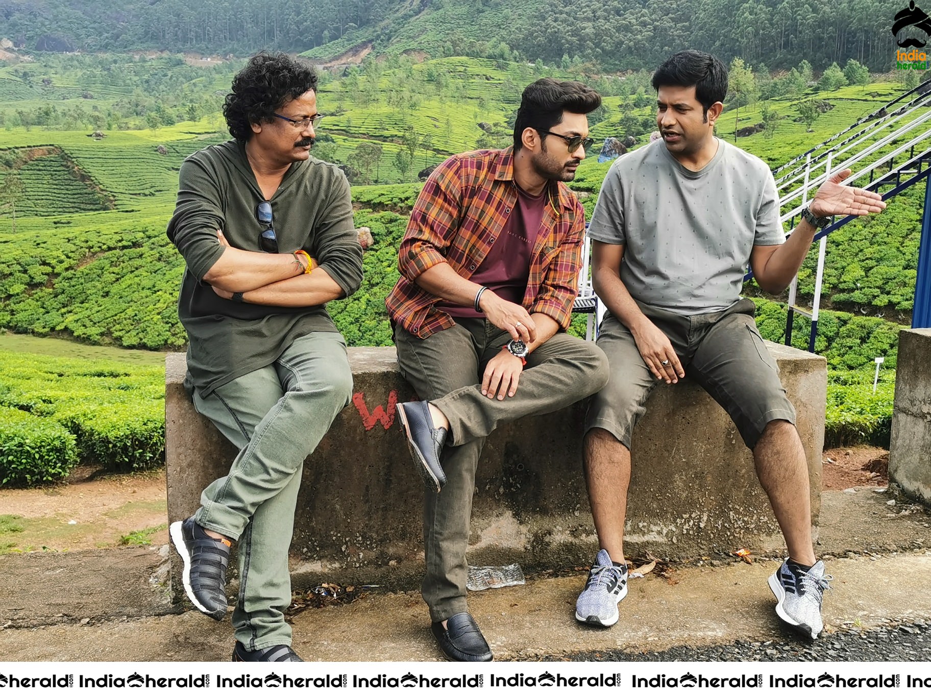 Working Stills Nandamuri Kalyanram in Entha Manchivaadavuraa