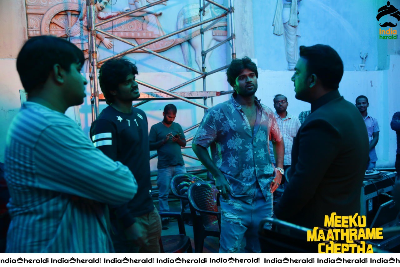 Working stills of Meeku Maathrame Cheptha Set 1