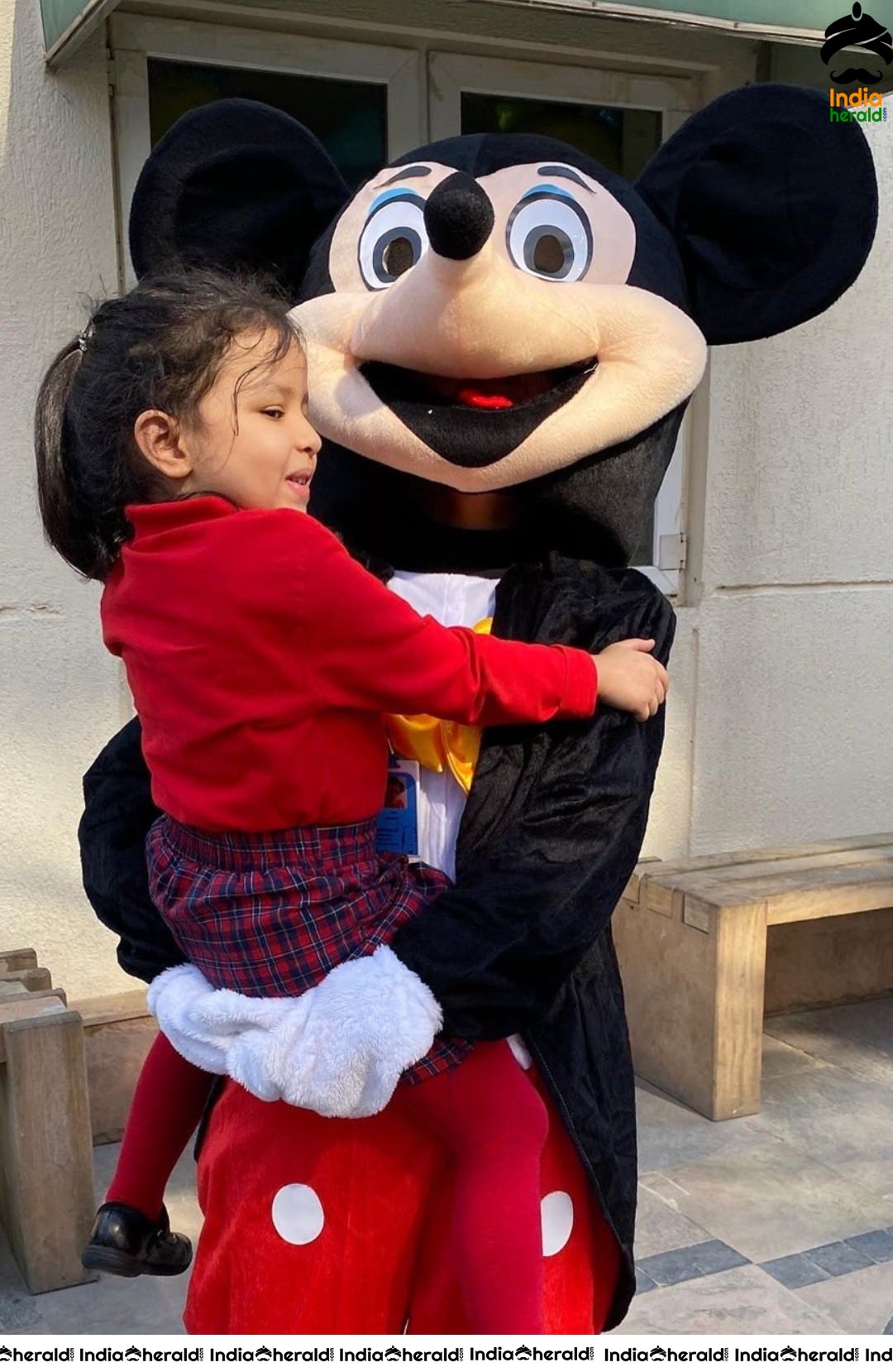 Ziva Papa Day Out with Mickey Mouse