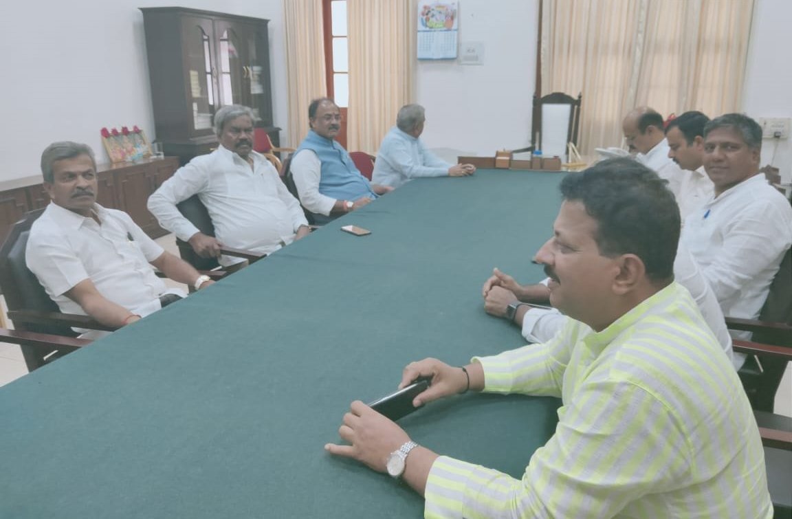 BJP MLAs Went To Karnataka Assembly Speakers Office