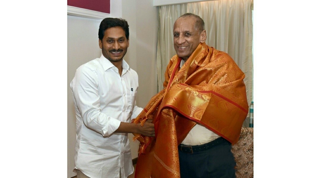 CM Jagan Mohan Reddy Meets E S L Narasimhan