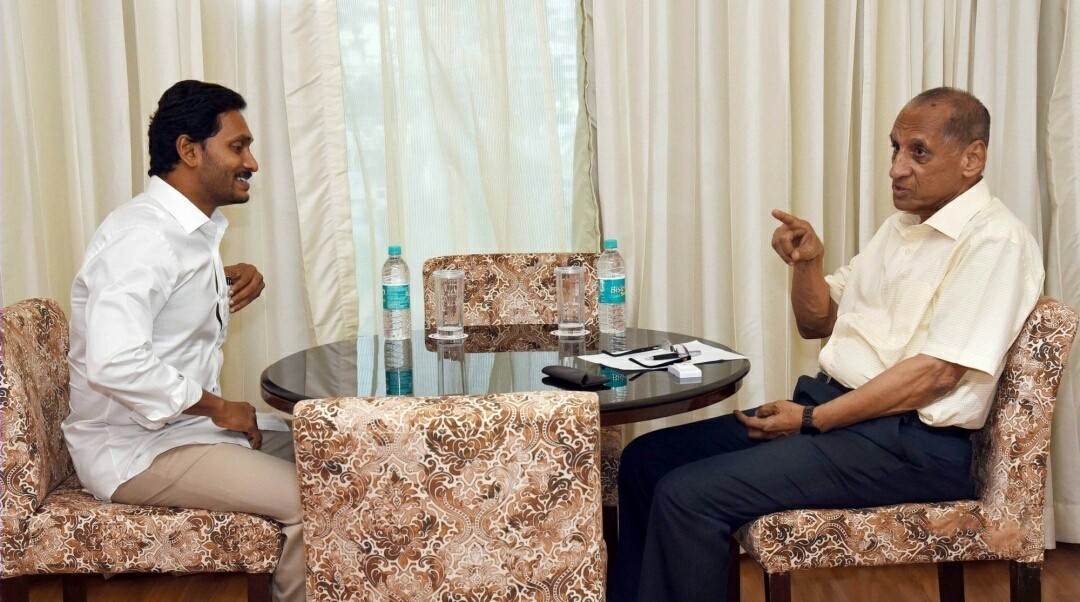 CM Jagan Mohan Reddy Meets E S L Narasimhan