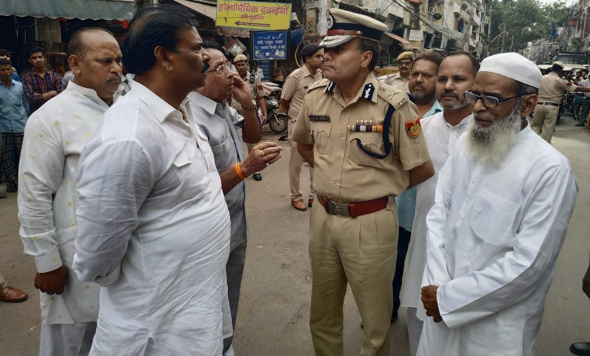 Delhi Commissioner And Officials Visited Hauz Qazi Area