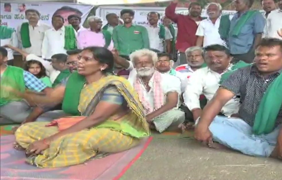 Farmers Continue To Protest For 7th Day In Mandya Demanding Release Of Cauvery Water