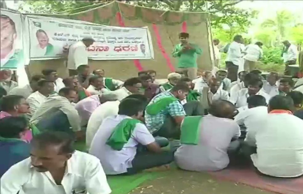 Farmers Continue To Protest For 7th Day In Mandya Demanding Release Of Cauvery Water