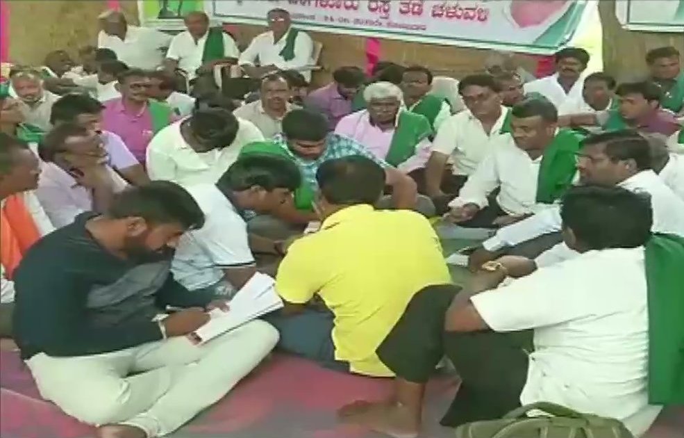 Farmers Continue To Protest For 7th Day In Mandya Demanding Release Of Cauvery Water