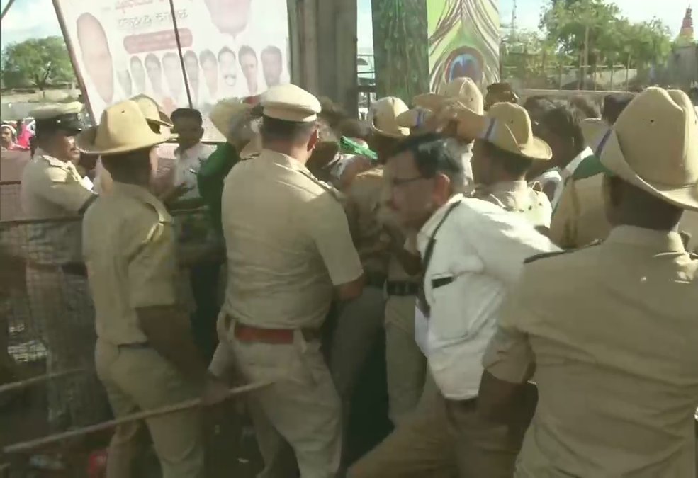 Farmers Held Protest During CMs Janatha Darshan Program In Ujialamba Village