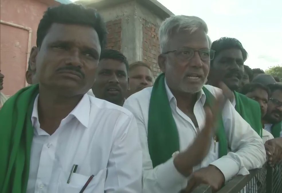 Farmers Held Protest During CMs Janatha Darshan Program In Ujialamba Village