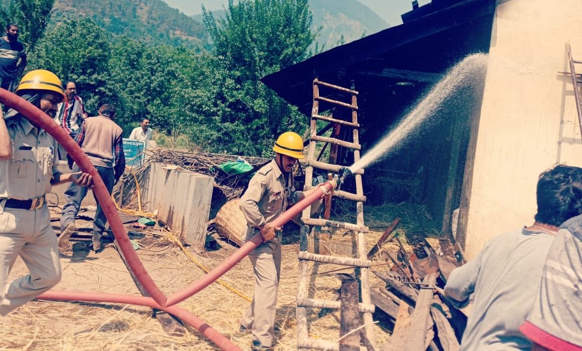 Fire Broke Out In A Cowshed In Mohal Himachal Pradesh