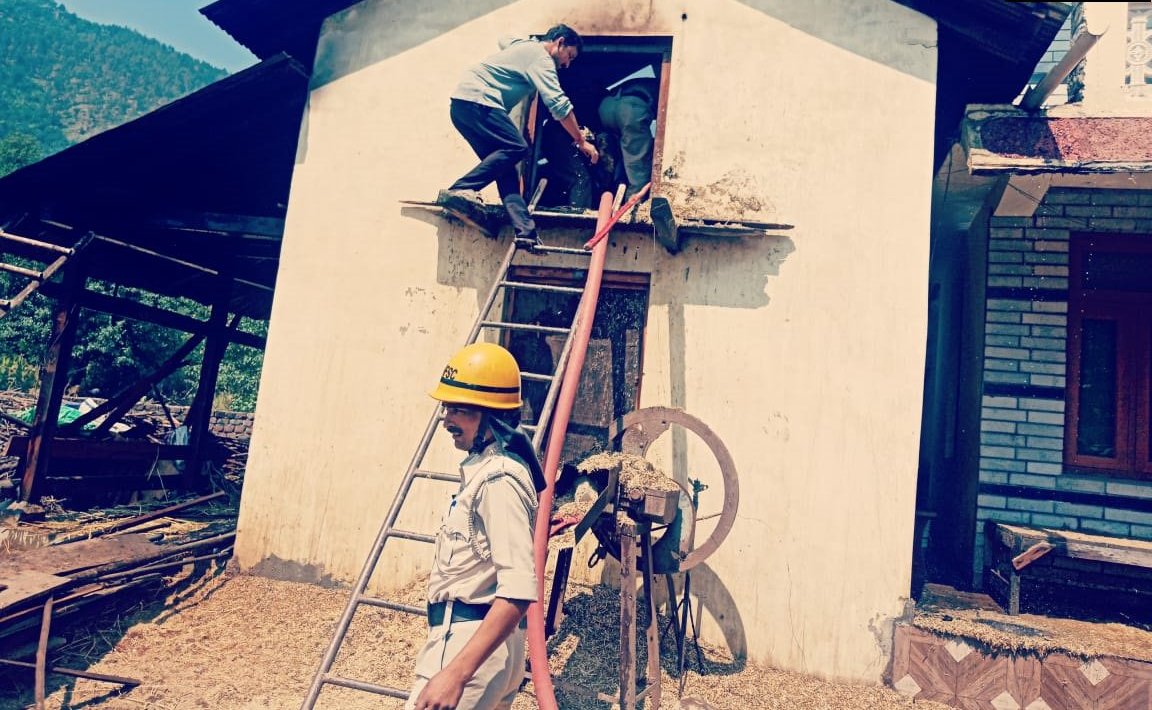 Fire Broke Out In A Cowshed In Mohal Himachal Pradesh