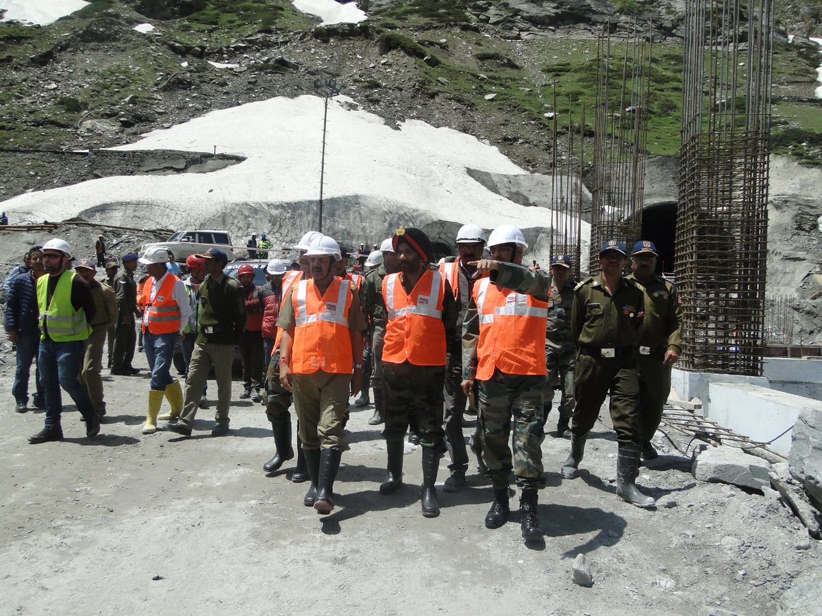 General Harpal Singh Reviewed The Ongoing Work Of Rohtang Tunnel