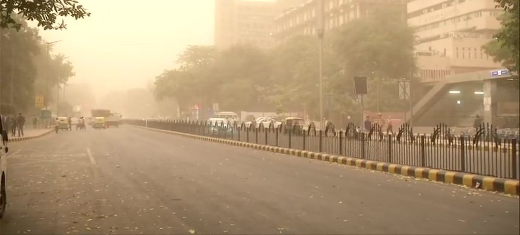 Heavy Dust Storm Hits Janpath Road And India Gate In Delhi