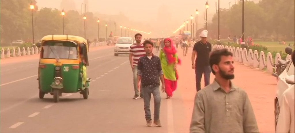 Heavy Dust Storm Hits Janpath Road And India Gate In Delhi