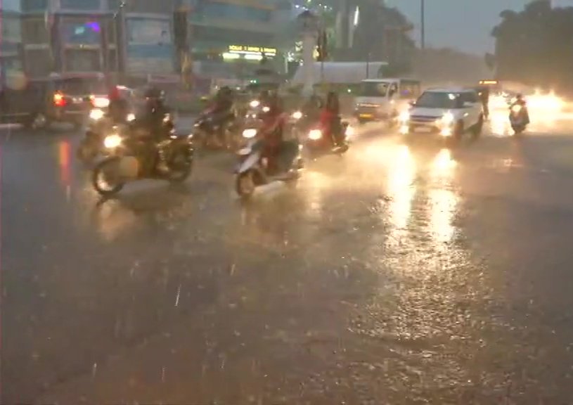 Heavy Rain Lashes Parts Of City In Chennai