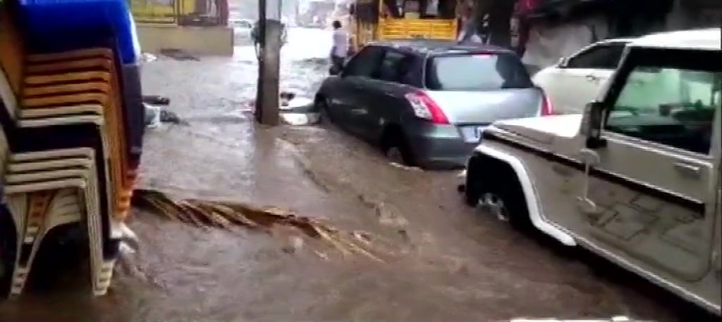 Heavy Rainfall In Hubli Result In Waterlogging