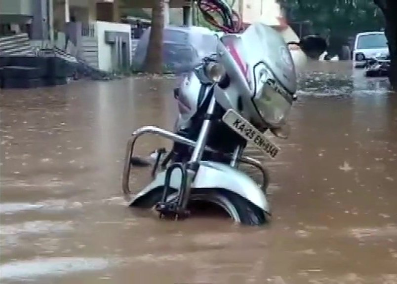 Heavy Rainfall In Hubli Result In Waterlogging