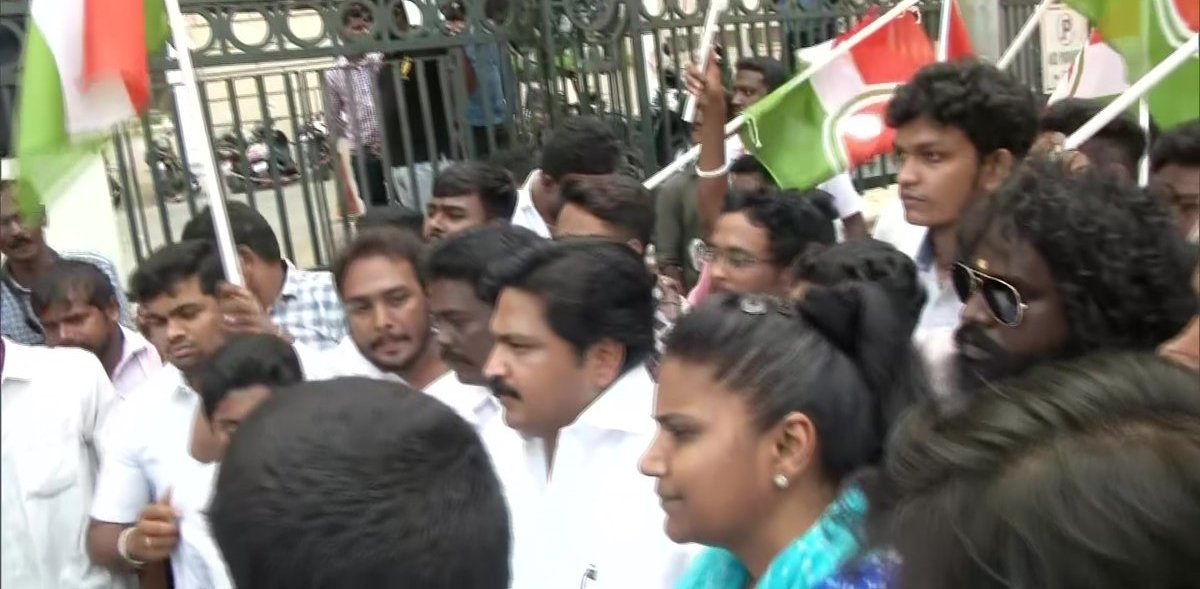 Members Of Youth Congress Protested In Chennai Against Subramanian Swamy