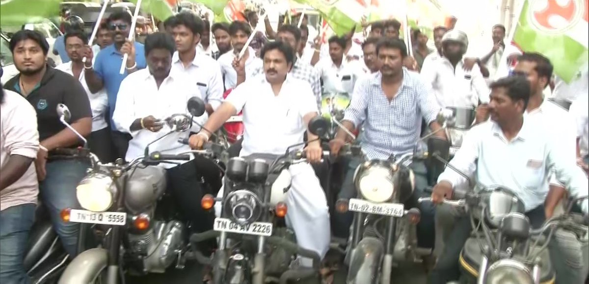 Members Of Youth Congress Protested In Chennai Against Subramanian Swamy