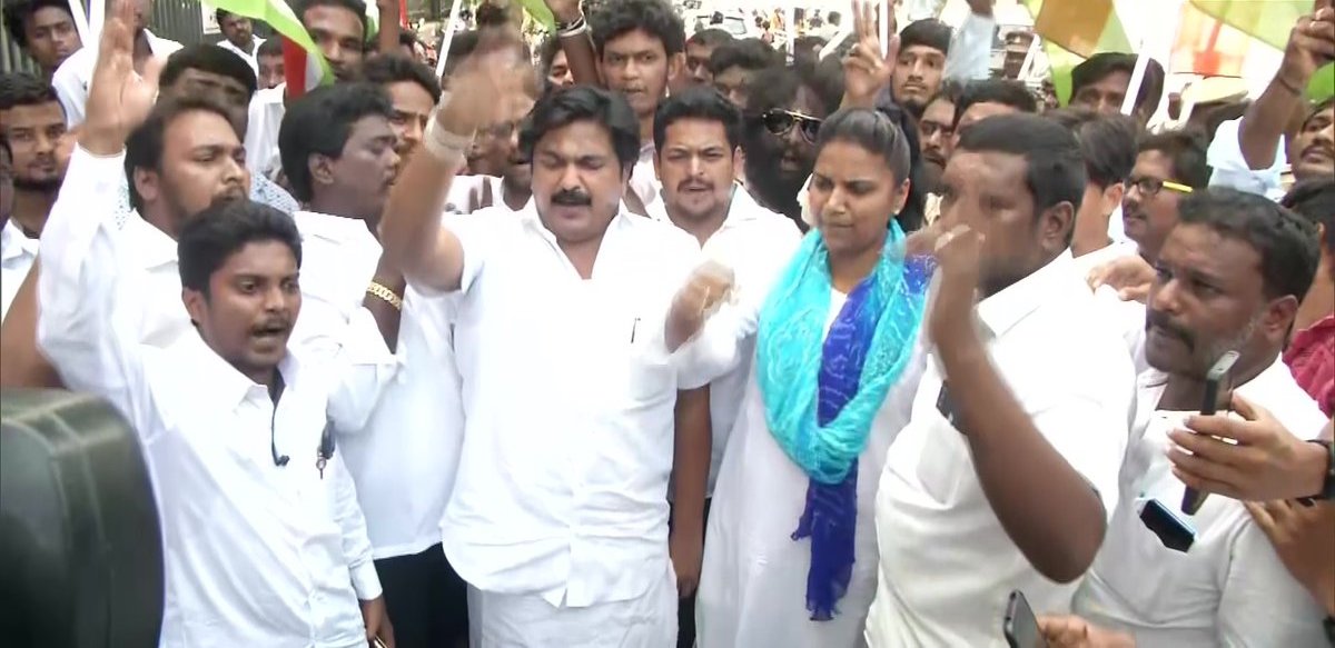 Members Of Youth Congress Protested In Chennai Against Subramanian Swamy