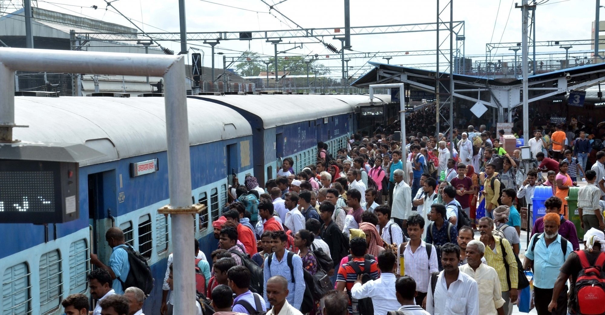Overcrowded Muzaffarpur Lokmanya Tilak Terminal