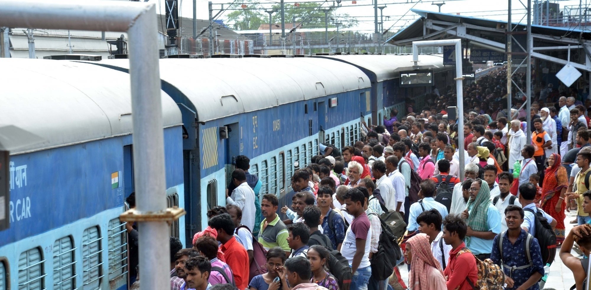 Overcrowded Muzaffarpur Lokmanya Tilak Terminal