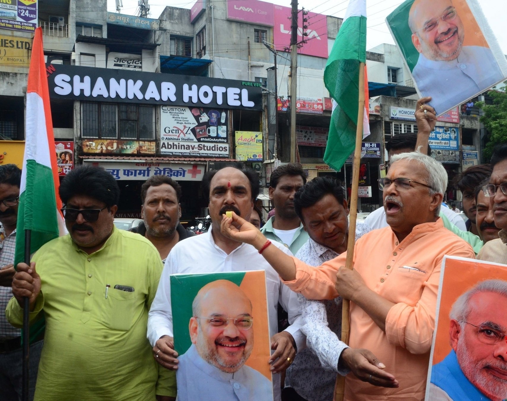 People Celebrate Union Govt On Kashmir Decision