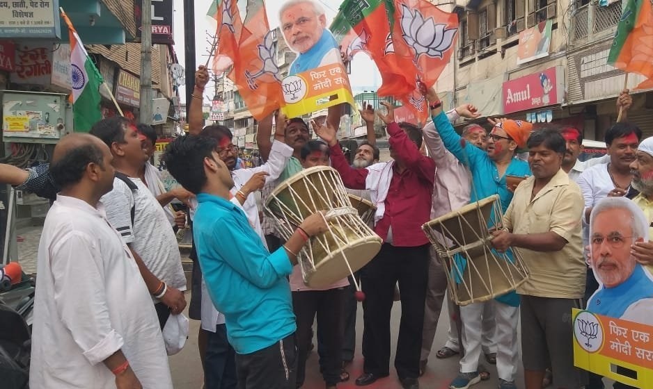 People Celebrate Union Govt On Kashmir Decision