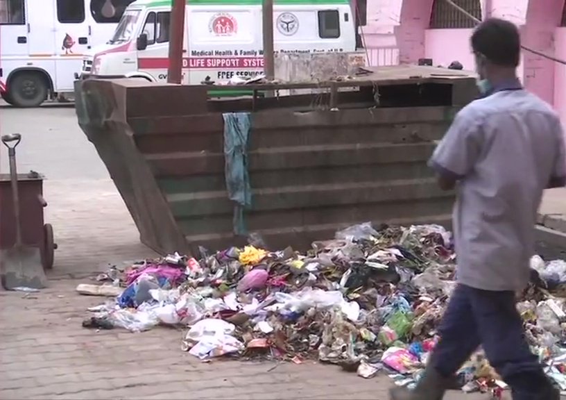 Poor Facilities With Water Leakage And Filth Inside Netaji Subhash Chandra Bose District Hospital