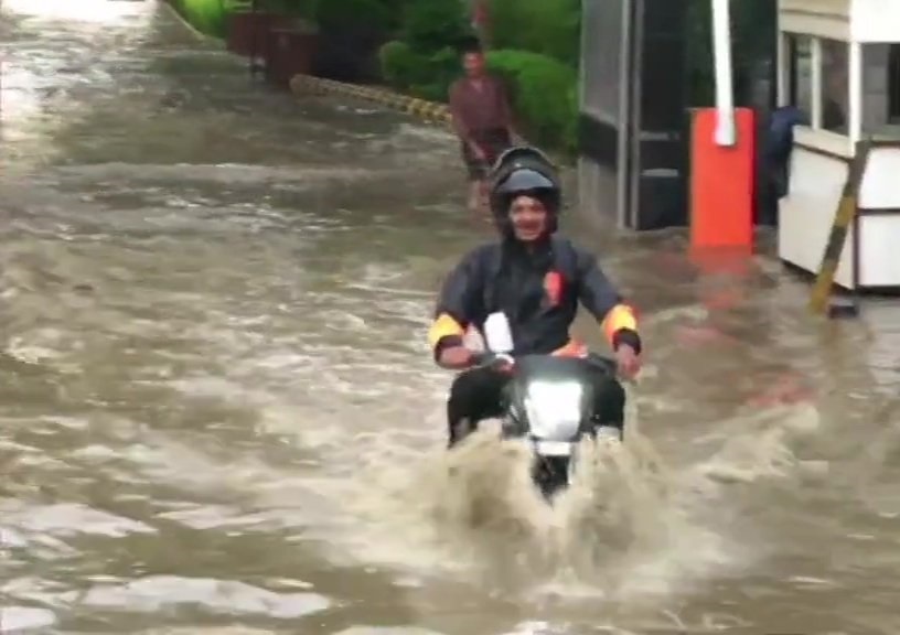 Severe Water Logging Near IFFCO Chowk Due To Heavy Rainfall