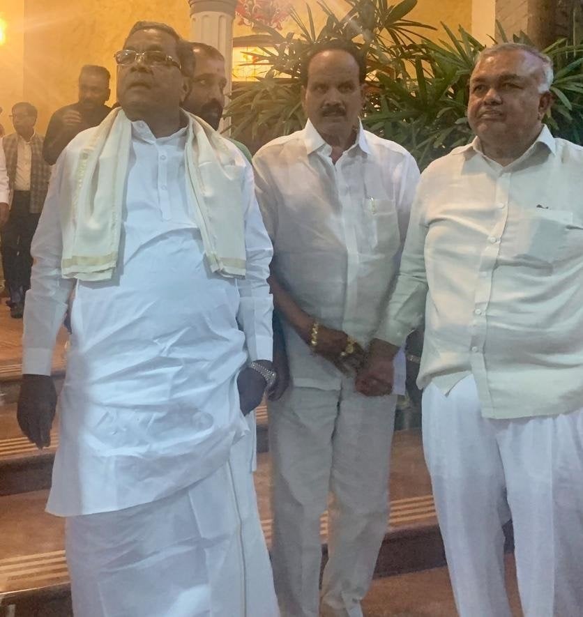 Siddaramaiah Meets Rebal MIA Ramalinga Reddy