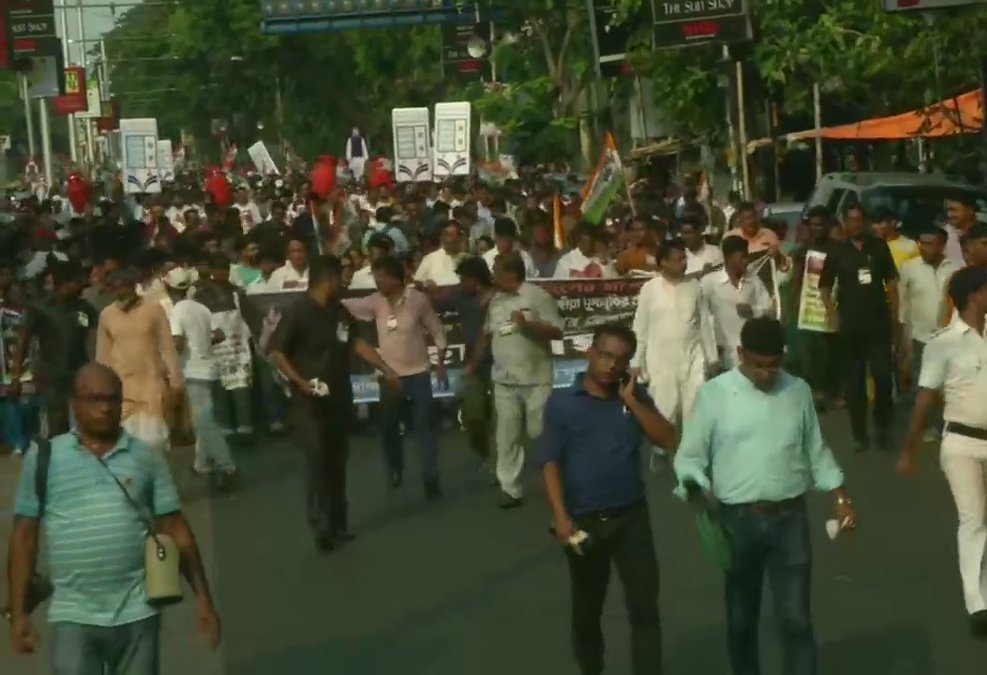TMC Leader Abhishek Banerjee Leads A Protest March Against LPG Price Hike