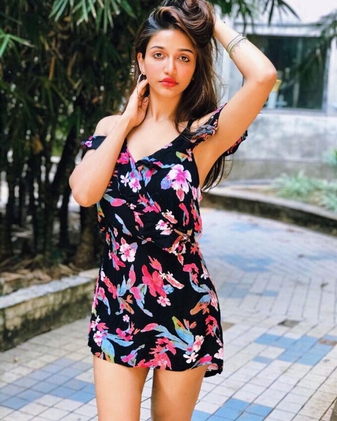 Actress And Model Anaika Soti Hot Sizzling Images
