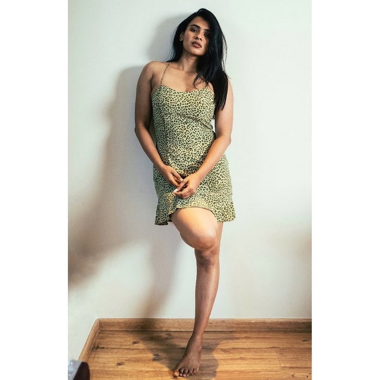 Actress Hebah Patel Hot Sizzling Images