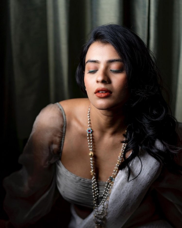 Actress Hebah Patel Hot Sizzling Images