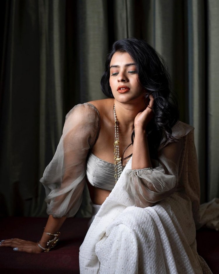 Actress Hebah Patel Hot Sizzling Images