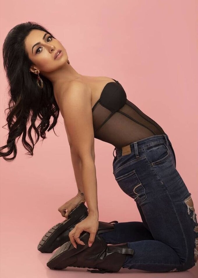 Actress Nandini Rai Hot Sizzling Images