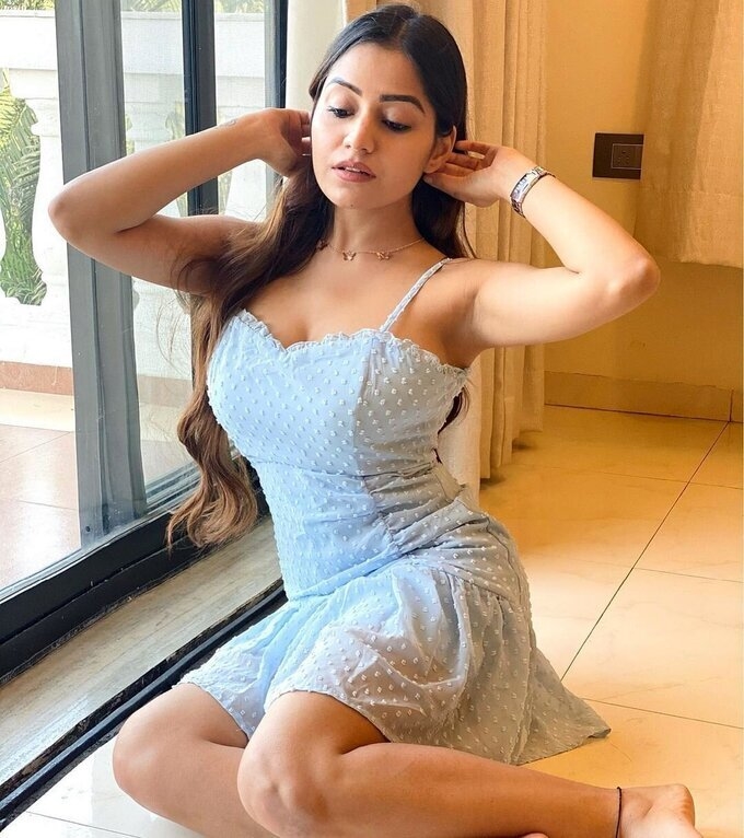 Actress and Model Symran Kaur Hot Sizzling Images